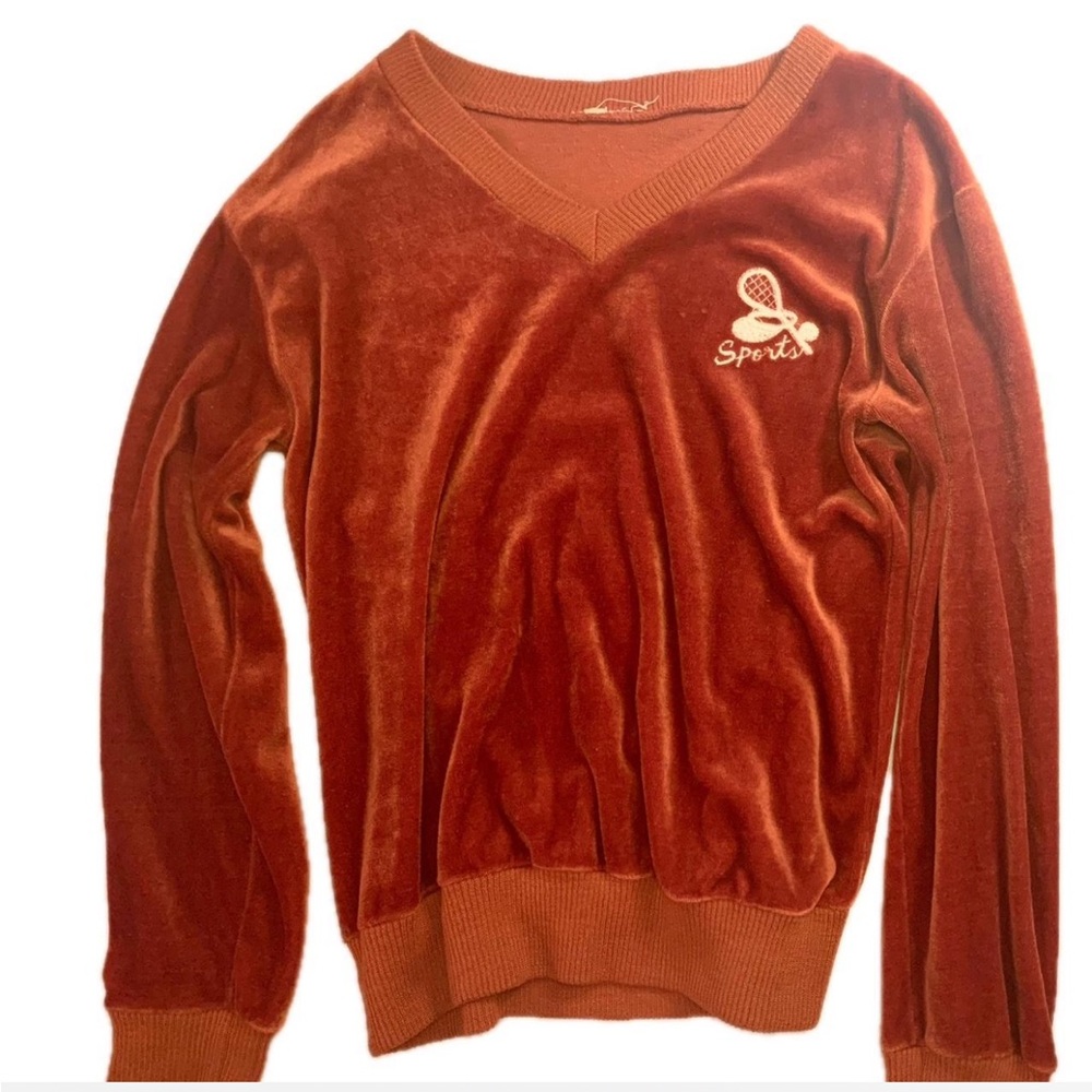 TRUE VINTAGE. Burnt orange velour sweater with embroidered “Sports”